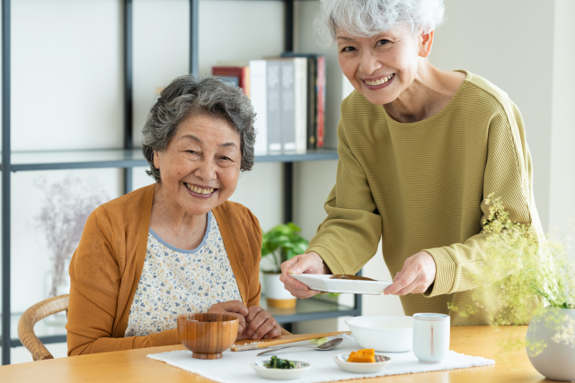 安心と健康をお届けする、見守りサポート付き配食サービス